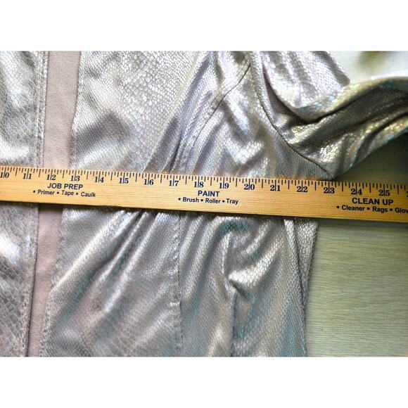 JACKET & MATCHING TANK-CHICO'S-Silver/Gray Snakeskin Like Material-Soft-Size 3/L - Picture 11 of 16